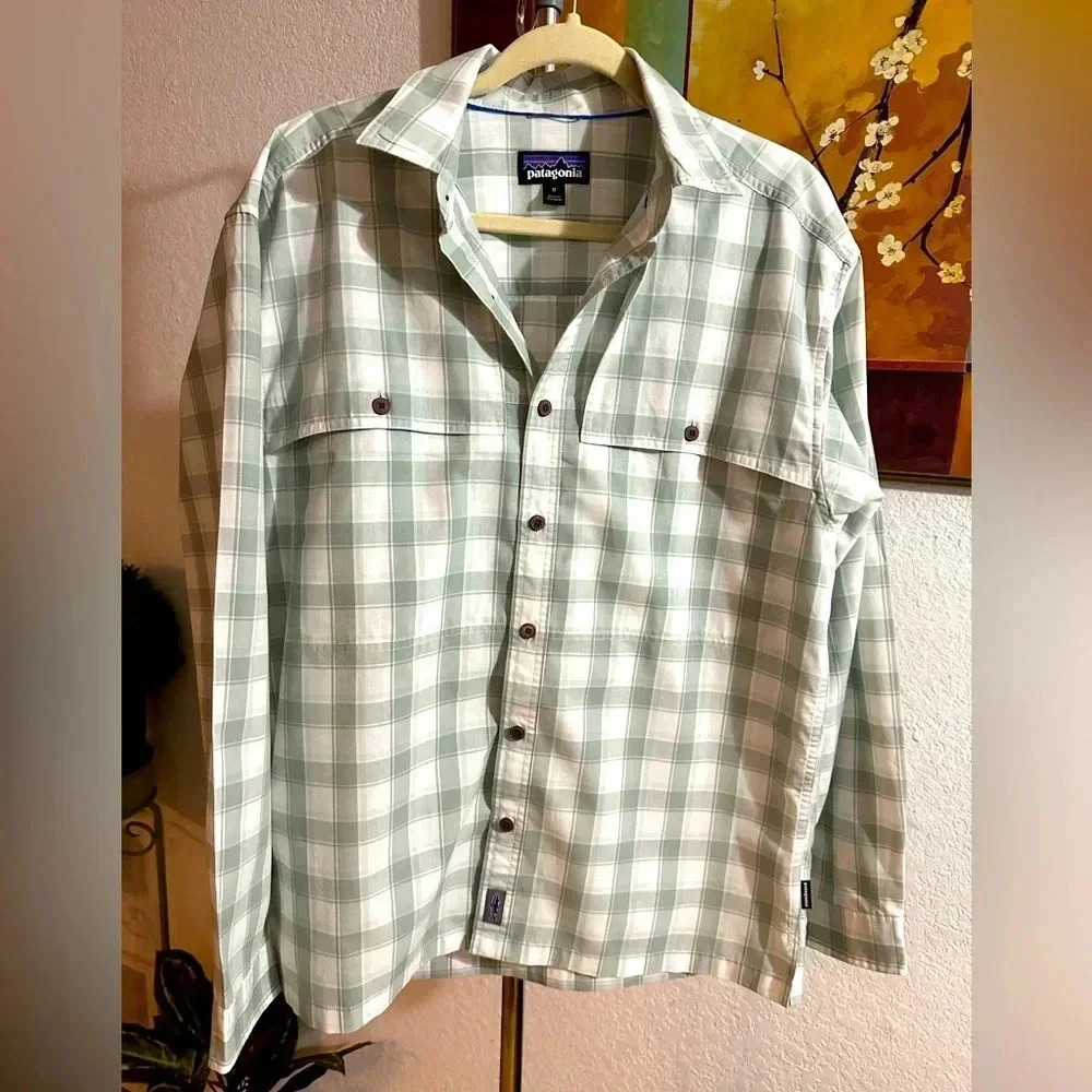 Patagonia button down shirt size M